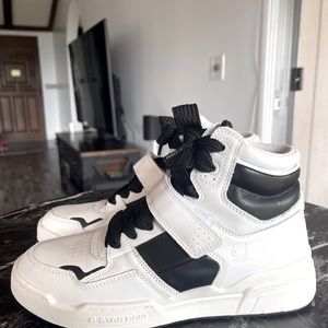 Women’s size 9 G-Star Raw high top sneakers black and white